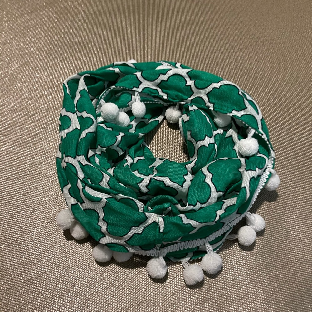 Crown & ivy Scarf